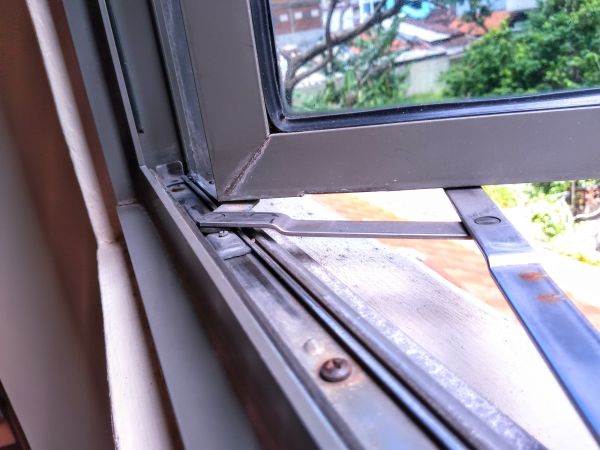 Cost of Hinged Window Replacement in Fontana